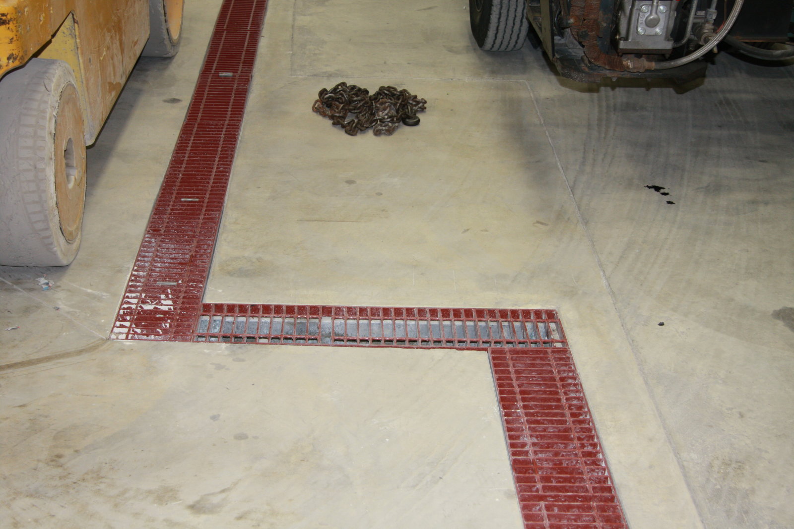 Manufacturing facility using steel grate with elbows. 